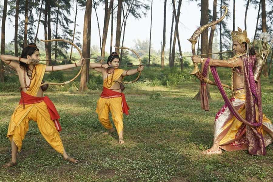 ‘রামায়ণ’ ধারাবাহিক সম্প্রচারণের তিন বছর পর ১৯৮৬ সালে ‘উত্তর রামায়ণ’ ধারাবাহিকে ময়ূরেশ এবং স্বপ্নিলকে লব এবং কুশের চরিত্রে অভিনয় করতে দেখা যায়। 