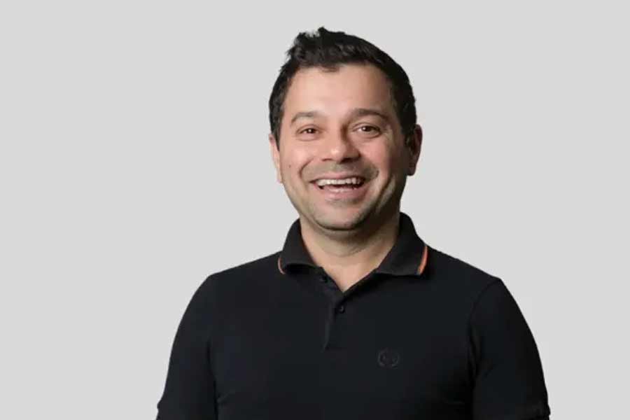 পড়াশোনা নিয়ে এগিয়ে যাওয়ার সিদ্ধান্ত নেন ময়ূরেশ। মুম্বইয়েই স্কুল এবং কলেজের পড়াশোনা শেষ করেন তিনি। সংখ্যাতত্ত্ব নিয়ে পড়ে স্নাতক ডিগ্রি অর্জন করেন তিনি।