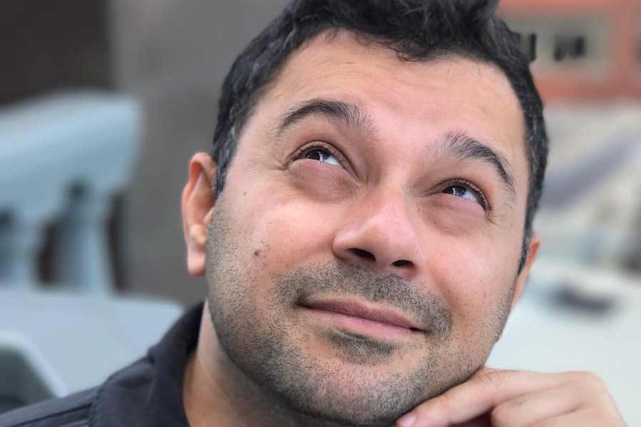 স্নাতকের পর অর্থনীতি নিয়ে পড়ার জন্য আমেরিকায় পাড়ি দেন ময়ূরেশ। অস্টিনের ইউনিভার্সিটি অফ টেক্সাসে স্নাতকোত্তর পড়াশোনা করে সেখানেই চাকরি করতে শুরু করেন।