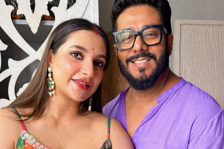 Subhashree Ganguly celebrates her baby shower with raj Chakraborty and her family