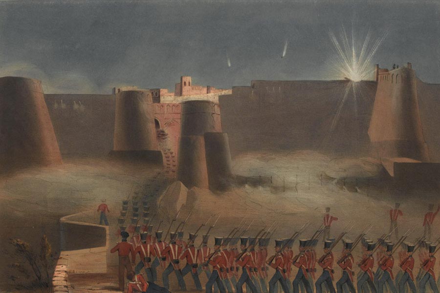 প্রথম ইঙ্গ-আফগান যুদ্ধে যোগ দেওয়ার জন্য নিকোলসনকে কাবুলে পাঠানো হয়। আফগান বাহিনীর হাতে তাঁর ভাই নিহত হন। ভাইয়ের ছিন্নভিন্ন মৃতদেহ দেখে এবং নিজে আফগানদের হাতে বন্দি হয়ে নিকোলসন ক্ষিপ্ত হয়ে ওঠেন। ভারতীয় সভ্যতা ও সংস্কৃতির প্রতি তীব্র ঘৃণাবোধ তাঁর মধ্যে জন্ম নেয়। ভারতে খ্রিস্টীয় সভ্যতা প্রতিষ্ঠা করাকেই তিনি তাঁর জীবনের ব্রত বলে মনে করতে শুরু করেন।