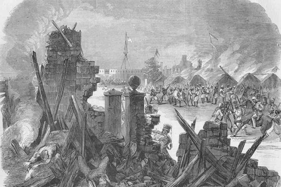 বেশ কিছু ক্ষেত্রে সামরিক প্রতিভার স্বাক্ষর রাখেন নিকোলসন। ইতিমধ্যে ১৮৫৭ সালে শুরু হয় মহাবিদ্রোহ। মহাবিদ্রোহের প্রকৃতি দেখে নিকোলসন তাকে ‘গুটি বসন্ত’ রোগের সঙ্গে তুলনা করেন। বিদ্রোহী সিপাহিদের দমনে আত্মনিয়োগ করেন তিনি। বিদ্রোহ দমনে নিকোলসনের যেন রোখ চেপে গিয়েছিল। ইতিহাসবিদদের ধারণা, এই জেদের নেপথ্যে তাঁর ভারত বিদ্বেষ প্রবল ভাবে কাজ করেছিল।