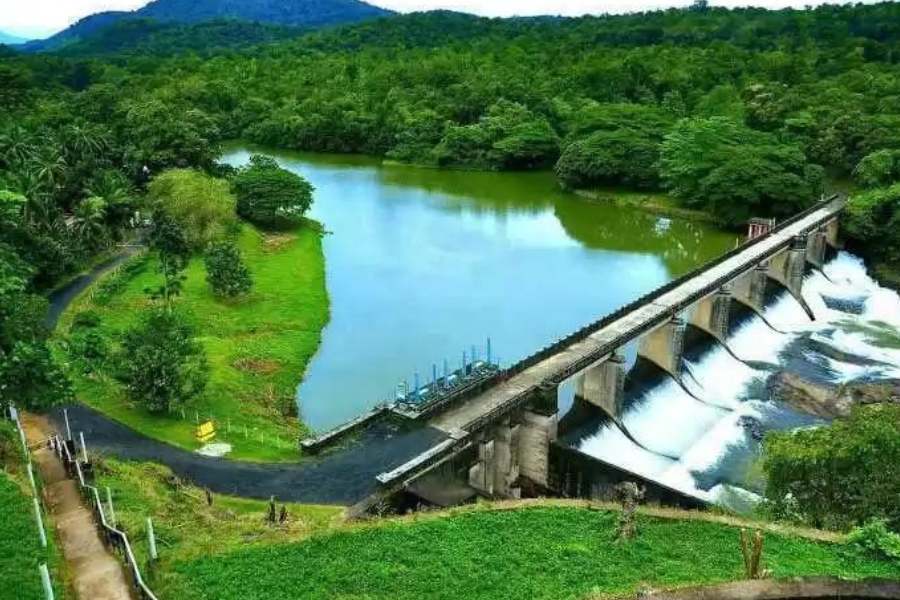 থেম্মালা, কেরল: ভারতের সর্বপ্রথম সরকারি স্বীকৃতিপ্রাপ্ত পরিবেশবান্ধব স্থান।  তিরুঅনন্তপুরমের এই পাহাড়ি ঠিকানার অন্যতম আকর্ষণ তুমুল স্রোতস্বিনী নদীতে বোটিং এবং অভয়ারণ্যে বেড়ানোর গা-ছমছমে অভিজ্ঞতা।