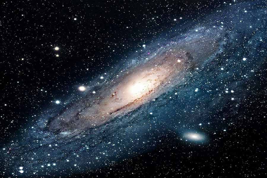 পৃথিবী থেকে বহু বহু দূরে অবস্থিত ওই নক্ষত্রপুঞ্জ। এত দূর থেকে এর আগে কখনও পৃথিবী কোনও রেডিয়ো সঙ্কেত পায়নি। এর মাধ্যমে বিশ্বব্রহ্মাণ্ডের অতীত চাক্ষুষ করতে পারবেন বিজ্ঞানীরা।