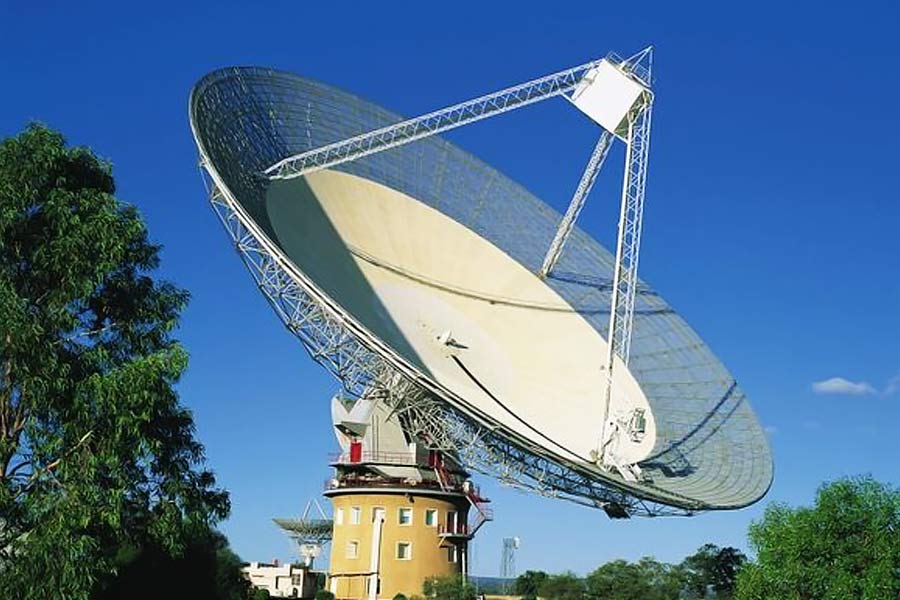 কী দেখা গিয়েছে এই সঙ্কেতের মাধ্যমে? গবেষকেরা এখনও পর্যন্ত পৃথিবীর চেয়েও বুড়ো এই রেডিয়ো সঙ্কেত থেকে বেশ কিছু চমকপ্রদ তথ্য পেয়েছেন। যা তাঁদের বিস্ময় আরও বাড়িয়ে দিয়েছে।