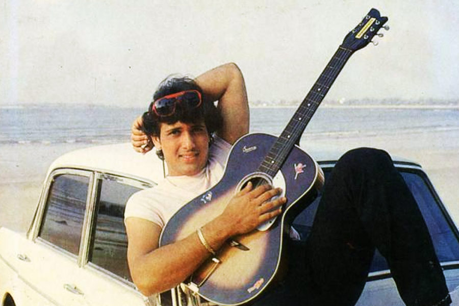 ১৯৮২ সালে ‘হাতকড়ি’ এবং তার তিন বছর পর ১৯৮৫ সালে ‘আঁধি তুফান’ ছবিদু’টির মাধ্যমে কেরিয়ার শুরু করেন পাহলাজ। পাহলাজের কেরিয়ারের তৃতীয় ছবি ‘ইলজ়াম’ মুক্তি পায় ১৯৮৬ সালে। এই ছবির মাধ্যমেই গোবিন্দ অভিনয়জগতে আত্মপ্রকাশ করেন।