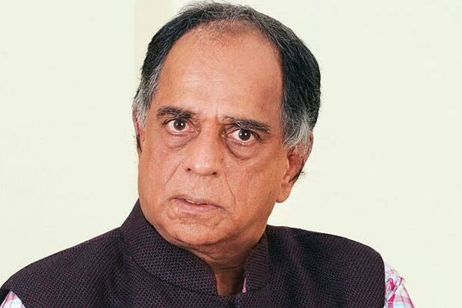 ডেভিড নাকি বলি তারকাদের কাছে পাহলাজের নামে সমালোচনা করে বেড়াতেন। সাক্ষাৎকারে পাহলাজ বলেন, ‘‘আমার সঙ্গে বলি তারকারা দেখা করতে এসে মাঝেমধ্যেই জানাতেন ডেভিড আমার বিরুদ্ধে তাঁদের কী কী বলেছেন।’’