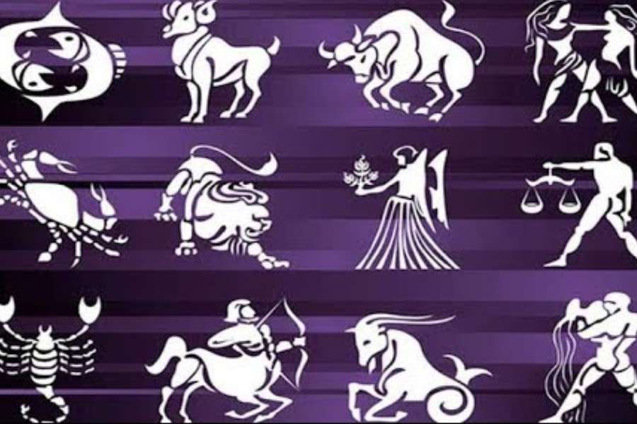 পুজোর আর বেশি দেরি নেই। তার আগেই জেনে নিন কোন রাশির ভাগ্যের চাকা ঘুরতে চলেছে কোন দিকে?  কে হবেন লাভবান আর কার সামনে রয়েছে সমূহ বিপদ। 