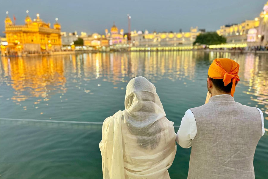 বলিপাড়া সূত্রে খবর, রাঘবের চেয়ে পরিণীতি উপার্জনের নিরিখে অনেকটাই এগিয়ে। কানাঘুষো শোনা যায়, ৩৭ লক্ষ টাকার সম্পত্তি রয়েছে রাঘবের।