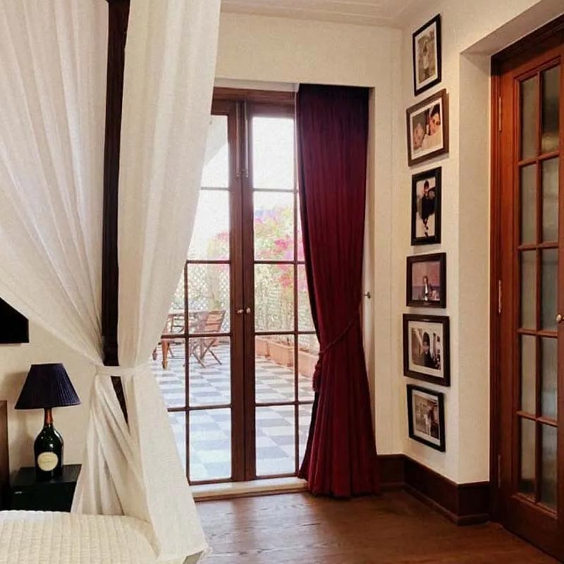 Image of Kareena and Saif's Drawing Room. 