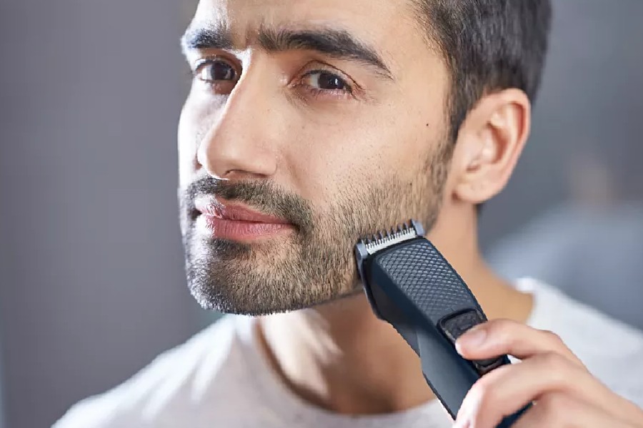 How to use face trimmer safely.