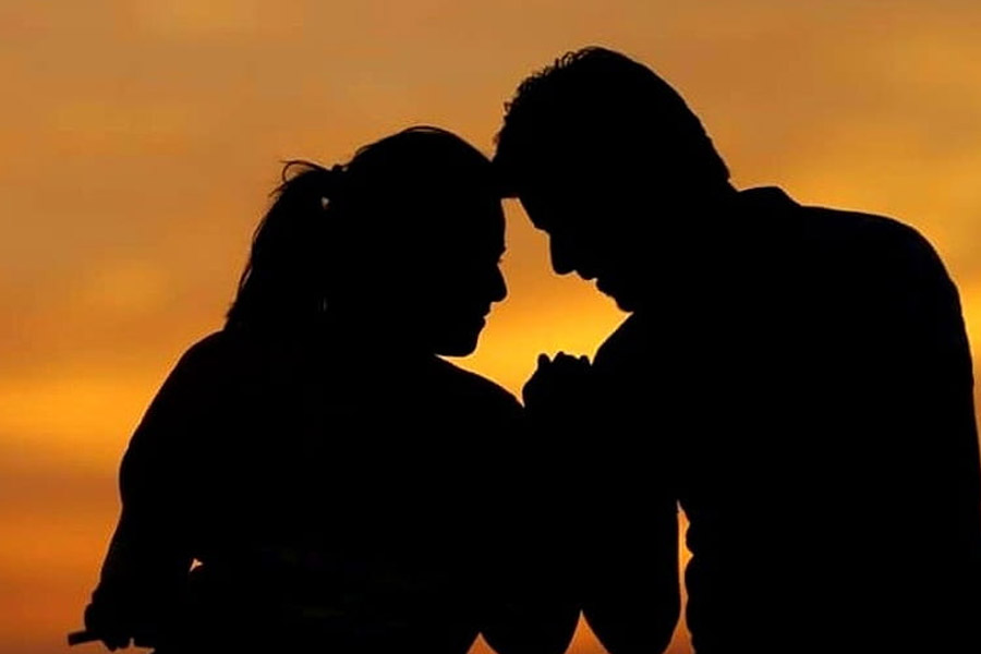 একে অপরকে ভাল লেগে যায় লরেন্স এবং মার্গারেটের। লন্ডনে ফিরে এসে বিয়ে করেন তাঁরা। সেই থেকে ১৫ বছর এক ছাদের তলায় কাটিয়েছিলেন দু’জন।