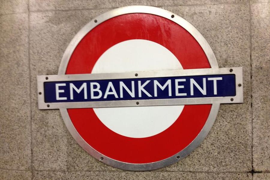 সেই থেকে রোজ এমব্যাঙ্কমেন্ট মেট্রো স্টেশনে গিয়ে বসে থাকতেন মার্গারেট। বার বার শুনতেন স্বামীর কণ্ঠে ঘোষণা।