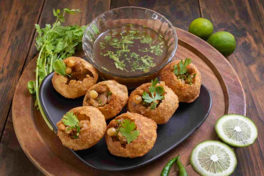  চার দিনের হুল্লোড়। আর ছকভাঙা আনন্দ। সারা বছর কাটে নিয়মের মধ্যে। 