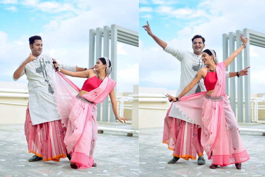 কোমরবন্ধনী আর খোঁপাতেও ফুল। নবমীর সাজে আপনারাই ফ্যাশনদুরস্ত।