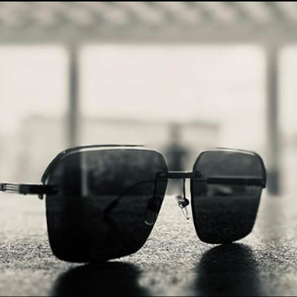 সংবাদ সংস্থা সূত্রে খবর, ‘জেলার’ ছবিতে রজনীকান্তকে যে সানগ্লাস পরে দেখা গিয়েছিল তা জাফেরকে উপহার দিয়েছেন অভিনেতা।