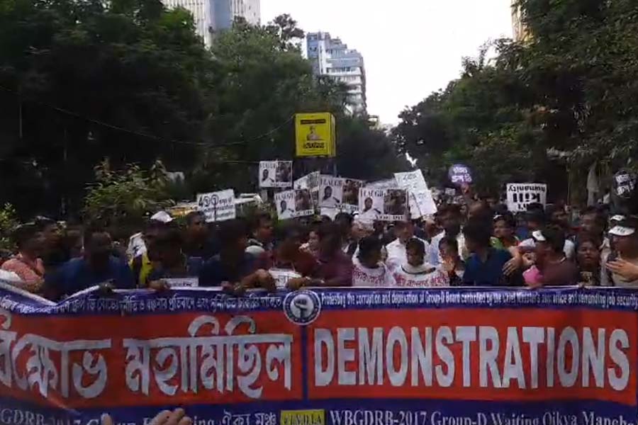 March of Group D job seekers went smoothly through Camac Street and in front of the office of Abhishek Banerjee