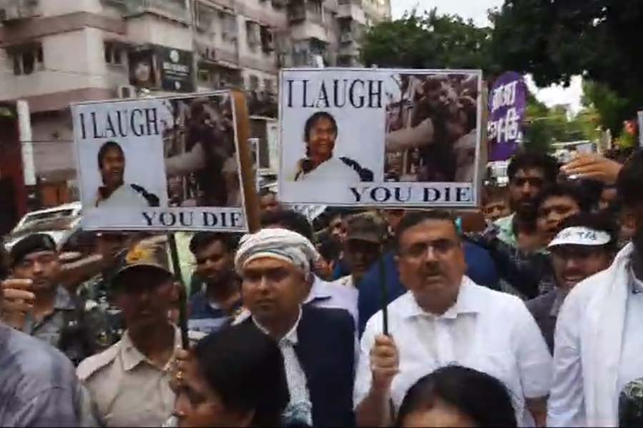March of Group D job seekers went smoothly through Camac Street and in front of the office of Abhishek Banerjee