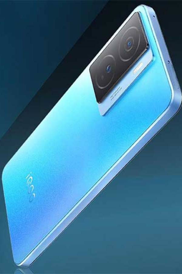 ভিভো আইকু জি৭: অ্যান্ড্রেয়েড ১৩ ভার্সানের এই ফোনটি ৬.৩৮ ইঞ্চি স্ক্রিন রয়েছে, সঙ্গে পাওয়া যাবে ৬৪ এমপি ক্যামেরা। ৬ এবং ৮ জিবি র‍্যামের পাশাপাশি রয়েছে ৪৫০০এমএ এইচ  ব্যাটারি ব্যাকআপ। দাম ২৩.৯৯৯ টাকা।