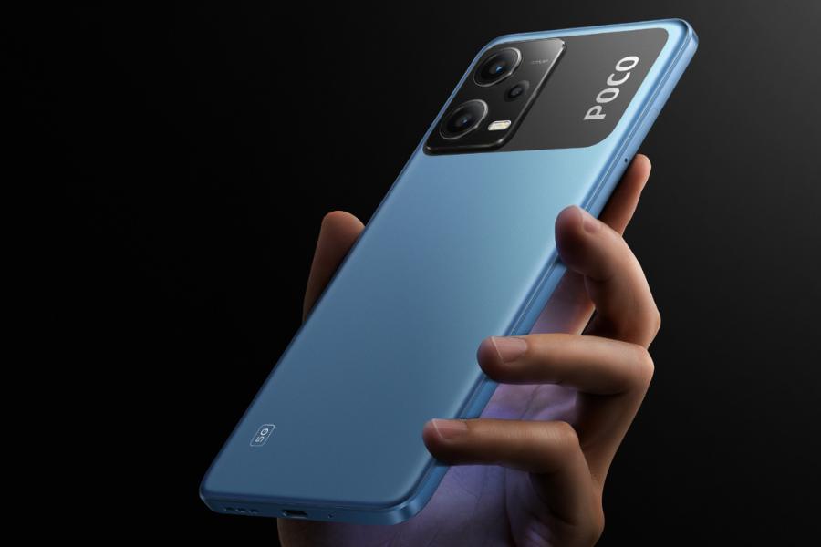 পোকো এক্স৫ প্রো: ৬.৬৭ ইঞ্চির এই ফোনের সামনের ক্যামেরা ১৬ এমপি ও পিছনের ক্যামেরা ১০৮ এমপি। এই ফোনের র‍্যাম ৬ ও ৮ জিবি এবং তারই সঙ্গে স্টোরেজ হতে পারে ১২৮ জিবি কিংবা ২৫৬জিবির। ব্যাটারি ব্যাকআপ ৫০০০ এমএএইচ পর্যন্ত পাওয়া যাবে।  তবে অ্যান্ড্রেয়েড ভার্সান ১২ এটি। দাম ২০,৯৯৯ টাকা। 