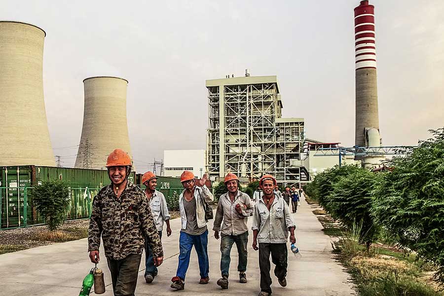 পাকিস্তানের গোয়াদারে একটি আমদানিকৃত কয়লাচালিত বিদ্যুৎ উৎপাদন কেন্দ্র গড়ে তোলার কথা ছিল। পাক সংবাদমাধ্যম দ্য এক্সপ্রেস ট্রিবিউন জানিয়েছে, সাম্প্রতিক পরিস্থিতিতে সেই পরিকল্পনা বাতিল করেছে ইসলামাবাদ।