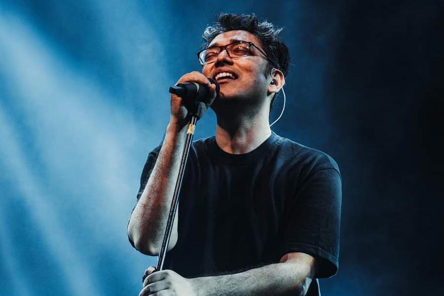 একটা গান যদি মানুষের মন ছুঁয়ে যায়, তা হলে বহু বছর বেঁচে থাকে, বলছেন অনুপম।