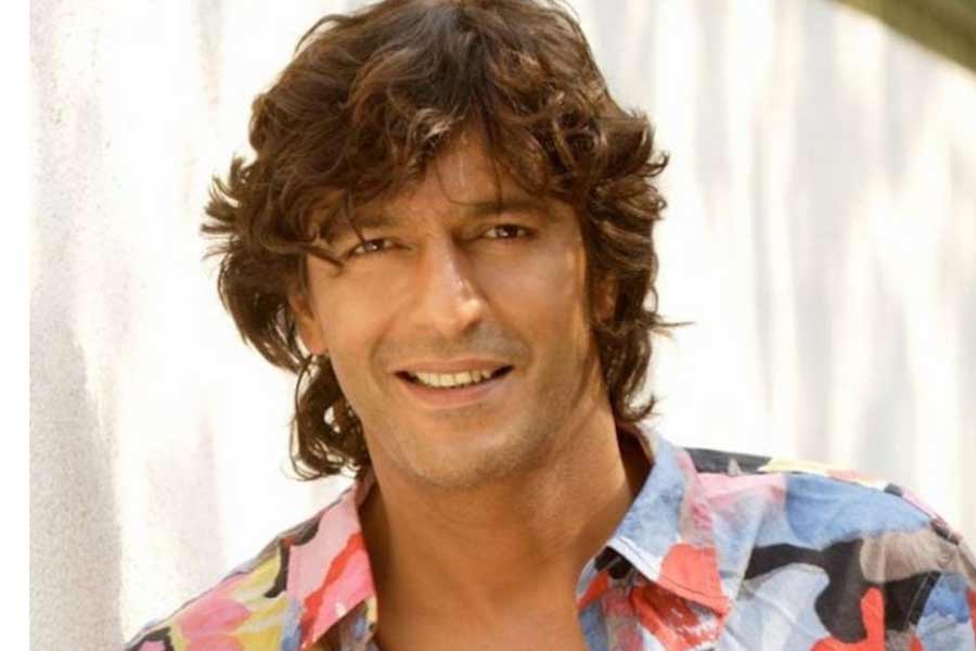 চাঙ্কি জানান, ‘আঁখে’ ছবিতে অভিনয় করে গোবিন্দ এবং তিনি দু’জনেই ১৮ লক্ষ টাকা পারিশ্রমিক পান। কিন্তু বাঁদরটিকে তার থেকেও বেশি পারিশ্রমিক দেওয়া হয়।