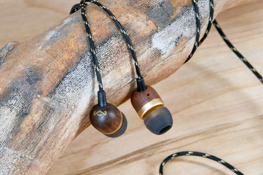 হাউজ অব মার্লে স্মাইল জামাইকা- ইএম জেই০৪ এসবি: অডিও ডিভাইস তথা শ্রবণযন্ত্র খুব উচ্চ মানের। স্টাইলিশ দেখতে। বলতে গেলে একটি সমস্যাহীন মডেল। 