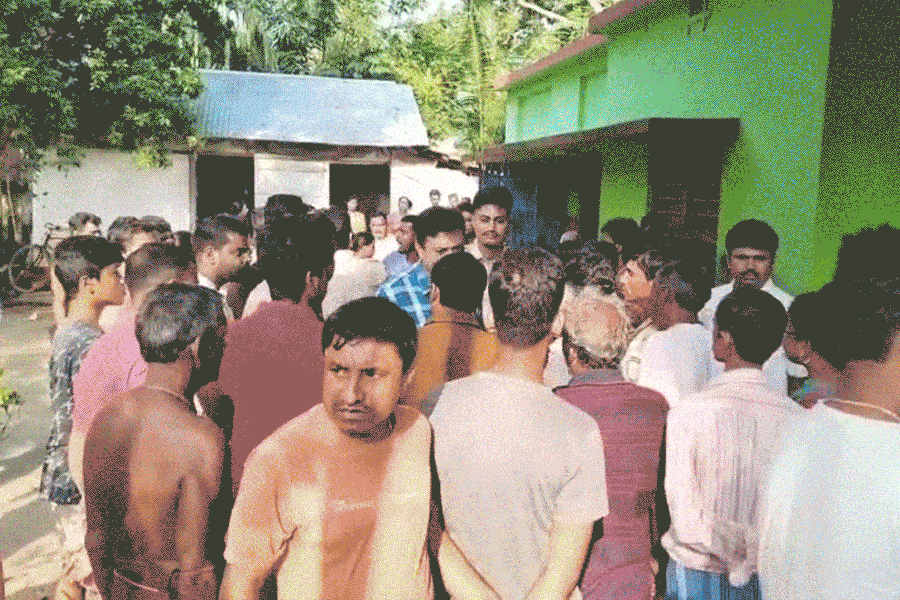 Agitation near TMC leader’s home for allegedly influencing murder.
