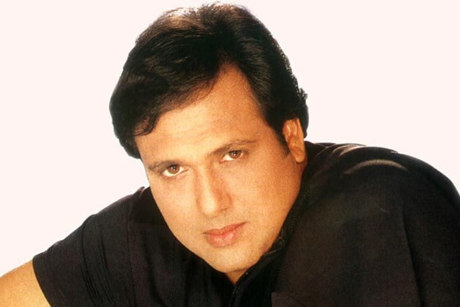 গোবিন্দ বিয়ে করেছেন জানলে তিনি তাঁর অনুরাগীদের বিশাল অংশ হারিয়ে ফেলতে পারেন। এমনকি সিনেমায় অভিনয়ের সুযোগও হারানোর ভয় পেয়েছিলেন তাই বিয়ের কথা গোপন করেন গোবিন্দ। তবে বিয়ের এক বছর কেটে যাওয়ার পর সুনীতাকে বিয়ের কথা আনুষ্ঠানিক ভাবে ঘোষণা করেন অভিনেতা।