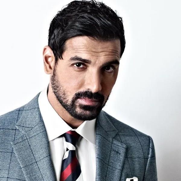 ২০১৪ সালে প্রিয়া র়ুঞ্চলকে বিয়ে করেন বলিপাড়ার অভিনেতা জন আব্রাহম। বিয়ের কথা গোপন করেন তিনিও। বিয়ের এক বছর পর অনুরাগীদের সঙ্গে দেখা করার সময় নিজেকে বিবাহিত বলে ঘোষণা করেন অভিনেতা।