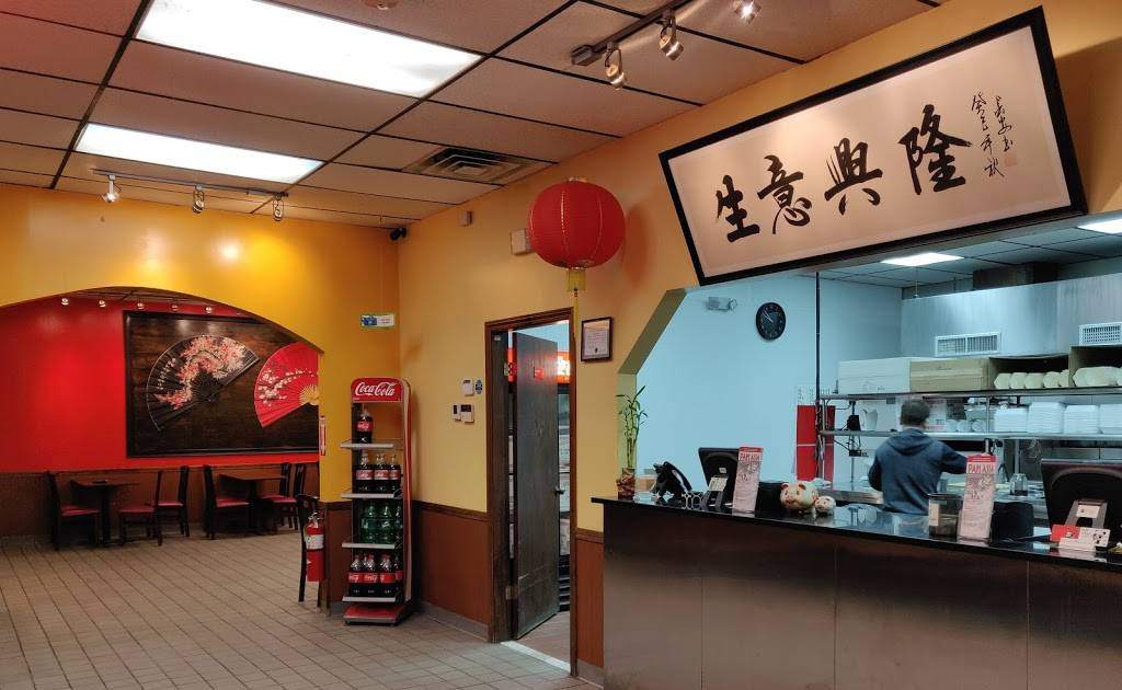 ২. প্যান এশিয়া - 'প্যান এশিয়া'-র ঠিকানাও ওই সায়েন্স সিটি-র অদূরে বাইপাসের ওপর আরেক সাততারা হোটেলের লবিতে ঢুকলেই। এদেরও খাবার, তার পরিবেশনা, আতিথিয়তা ও আবহ যাকে বলে লা-জবাব! ফলত, দামটাও বেশ বেশি। দু'জনে খেলে ৪০০০ টাকা। তবে সমস্ত রকমের সুস্বাদু থাই খাবার ছাড়াও এখানে চাইনিজ, জাপানি, ইন্দোনেশিয়ান ফুড-ডিশও পাবেন যখনতখন।