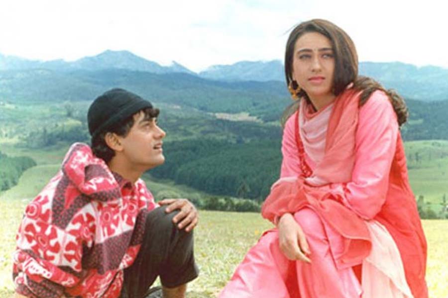 নব্বইয়ের দশকে আরও এক বার বক্স অফিসে মুখোমুখি হন সানি এবং আমির। ১৯৯৬ সালের ১৫ নভেম্বর প্রেক্ষাগৃহে মুক্তি পায় ‘রাজা হিন্দুস্তানি’। এই ছবিতে আমিরের বিপরীতে অভিনয় করেন করিশ্মা কপূর।