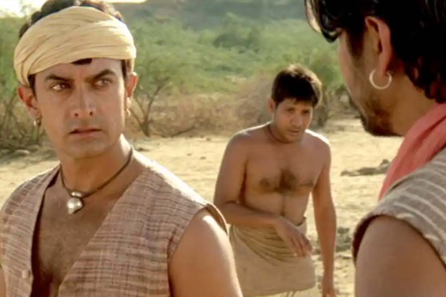 ২০০১ সালের ১৫ জুন আশুতোষ গোয়ারিকরের পরিচালনায় প্রেক্ষাগৃহে মুক্তি পায় ‘লগান’। আমিরের এই ছবিটি বিশ্বদরবারেও বহুল প্রশংসা কুড়োয়।