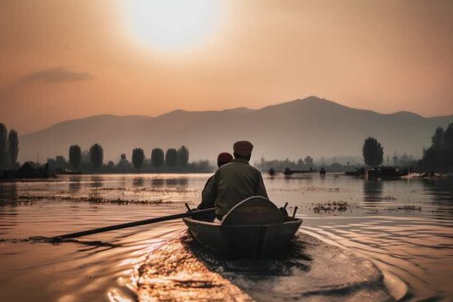 কংসাবতী নদী। স্থানীয় নাম কাঁসাই।  তার জলে কাশ্মীরের ডাল লেকের মতো শিকারায় চেপে ঘোরার স্বাদ নিতে পারবেন এই রাজ্যের পর্যটকেরা। 