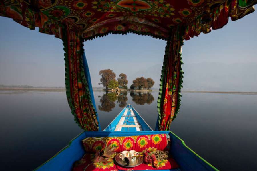 তবে চলুন এবার পুজোয় কাঁসাইয়ে ভাসতে! জঙ্গলমহল অধ্যুষিত এলাকা মেদিনীপুর ও খড়গপুর সংযোগস্থল কংসাবতী নদী হোক আপনার পুজোর ‘ডাল লেক’।