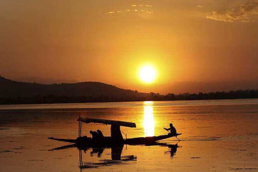  কাঁসাইয়ের সঙ্গে জড়িয়ে প্রাচীন কাহিনি। কালিদাসের গ্রন্থে এ নদীর নাম কপিশা। গুগল বলছে, ‘সমুদ্রের কাছে বাগদত্তা কংসাবতী কৃষ্ণ দামোদর নদের রূপে আলিঙ্গন করতে ছুটে এলে কংসাবতী দ্রুত ধাবমান হয়ে সমুদ্রে মিলিত হয়।’