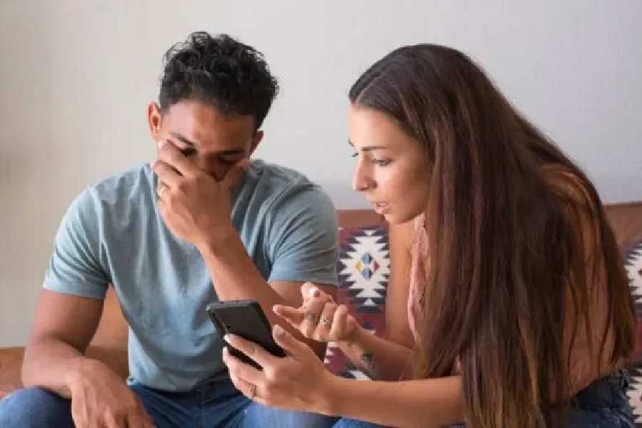 Tips to Identify a Cheating Boyfriend.