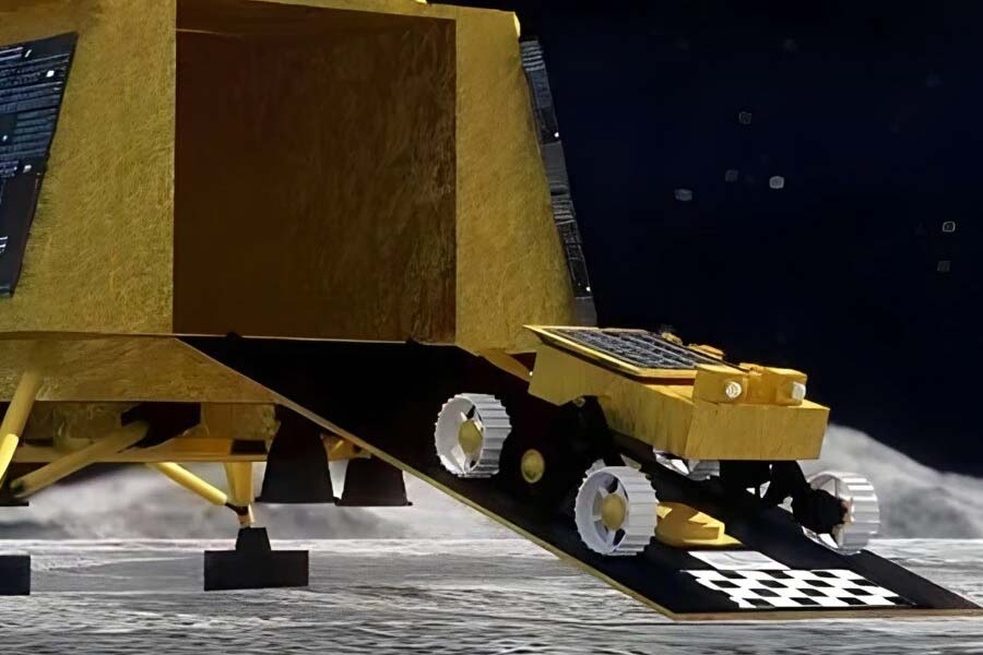 ফলে ঘুম ভাঙতে না ভাঙতেই আবার ঘুমিয়ে পড়বে বিক্রম আর প্রজ্ঞান। কোনও লাভ হবে না ইসরোর।