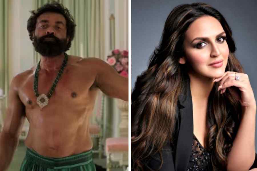 Esha deol reacted on Bobby Deol scene at the end of animal teaser