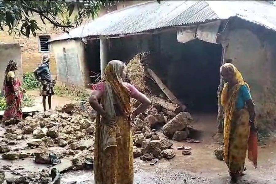 3 Children died after walls fall over them in Bankura