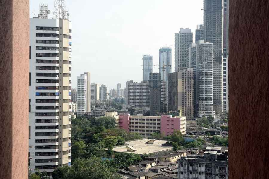 যে যুবক ভিডিয়োটি করেছেন, তাঁকে মশকরা করে বলতে শোনা যাচ্ছে, “এটাই একমাত্র জায়গা, যেখানে আপনি মনের ইচ্ছা মতো সব কিছু করতে পারবেন।”