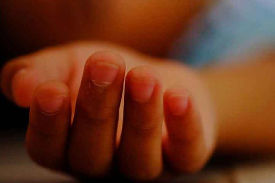 ১৯৮৩ সালের এপ্রিল মাস। তরিখটা ২৯ এপ্রিল। সেই প্রথম এক শিশুর অস্বাভাবিক মৃত্যু ঘিরে চাঞ্চল্য ছড়িয়েছিল পাভাগাড়ায়। কী ভাবে মৃত্যু হয়েছিল?