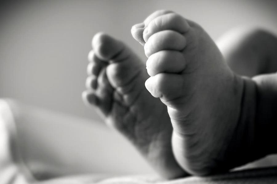  সেই শুরু। তার পর থেকে প্রায় রোজ রাতেই এমন ঘটনা ঘটতে শুরু করল কর্নাটকের ওই গ্রামে। শিকারদের সকলেরই বয়স পাঁচ বছরের আশপাশে। অর্থাৎ, শিকারির নিশানায় শিশুরাই।