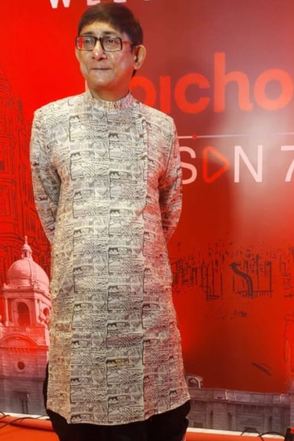 কাঞ্চন মল্লিকের পরনেও ছিল বাঙালি সাজ। ধূসর পাঞ্জাবি আর কালো ধুতিতে সবার প্রিয় ‘টিঙ্কু দা’ হাজির ছিলেন এই সন্ধ্যায়। 