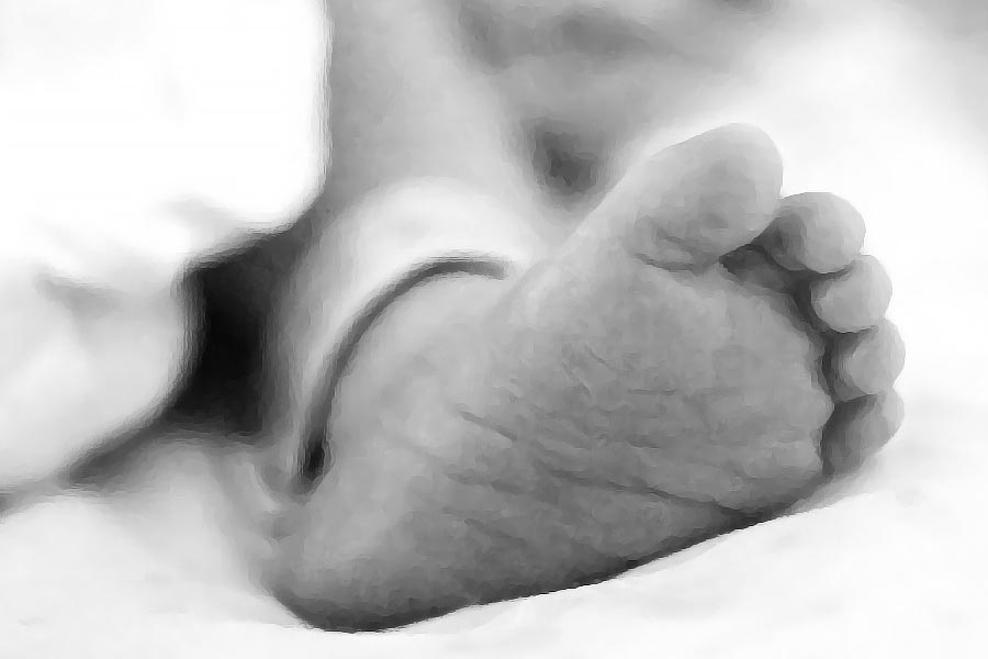 নির্জন রাতে নিঃশব্দে শিশুকে তার বাবা-মায়ের কাছ থেকে তুলে নিয়ে যাওয়া হত। তার পর খুন করা হত। পরে হাড়গোড় পাওয়া যেত সেই সব শিশুদের। কখনও পাওয়া যেত শিশুদের রক্তমাখা পোশাক।