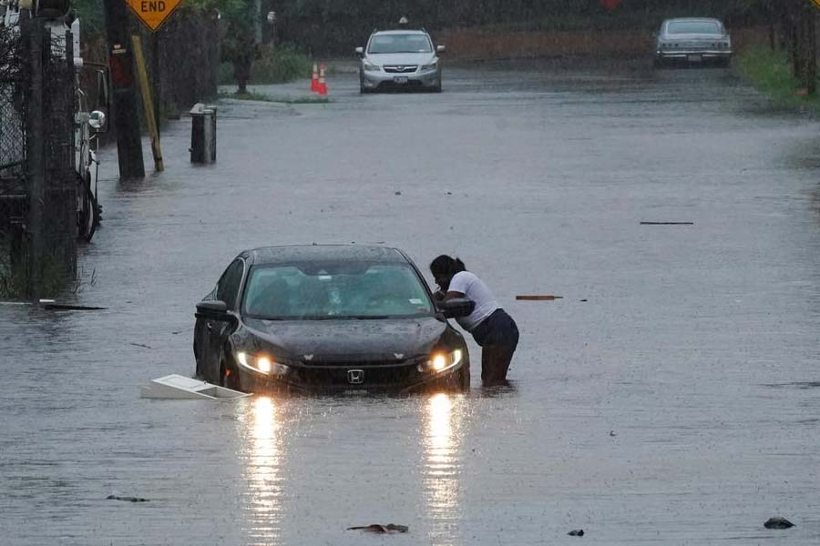 Transportation disrupted due to heavy rain and fllod like situation in New York City of US