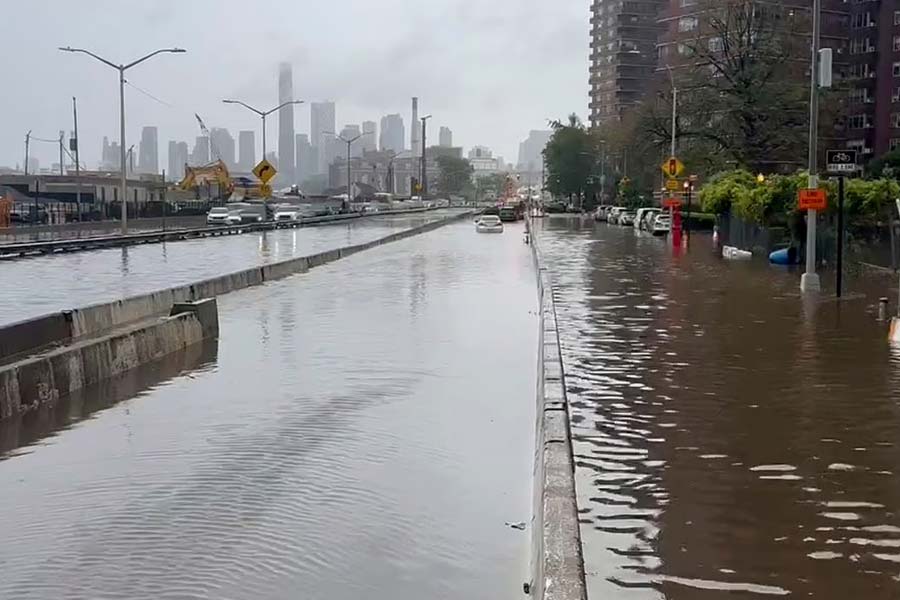 Transportation disrupted due to heavy rain and fllod like situation in New York City of US