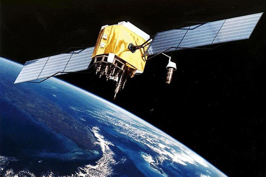 গ্লোবাল পজিশনিং সিস্টেম। সংক্ষেপে জিপিএস। মহাকাশ থেকে কৃত্রিম উপগ্রহের মাধ্যমে নজরদারি চালিয়ে পৃথিবীর যাবতীয় জিনিসের অবস্থান নির্ণয় করা হয় এই জিপিএসের মাধ্যমেই।