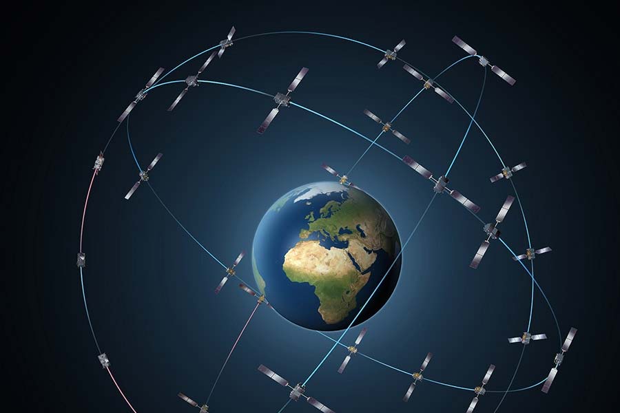 মহাকাশে বিভিন্ন অবস্থানে স্থাপিত মোট সাতটি কৃত্তিম উপগ্রহের মাধ্যমে কাজ করে ভারতের নেভিক। এদের মধ্যে তিনটি স্যাটেলাইট জিয়োস্টেশনারি কক্ষপথের নির্দিষ্ট কিছু অংশে অবস্থান করছে।